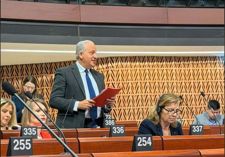 &Pi;&alpha;&rho;έ&mu;&beta;&alpha;&sigma;&eta; &Tau;&omicron;&rho;&nu;&alpha;&rho;ί&tau;&eta; &sigma;&epsilon; &Kappa;&Sigma;&Sigma;&Epsilon;: H &delta;&eta;&mu;&omicron;&kappa;&rho;&alpha;&tau;ί&alpha; &delta;&epsilon;&nu; &epsilon;&kappa;&beta;&iota;ά&zeta;&epsilon;&tau;&alpha;&iota;