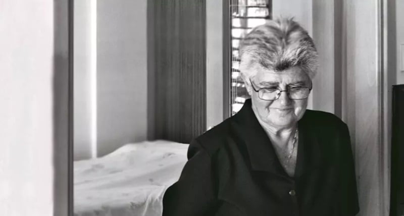 &Alpha;ί&tau;&eta;&mu;&alpha; &Epsilon;&lambda;έ&nu;&eta;&sigmaf; &Phi;&omega;&kappa;ά &gamma;&iota;&alpha; &alpha;&pi;ό&sigma;&upsilon;&rho;&sigma;&eta; &beta;&iota;&beta;&lambda;ί&omicron;&upsilon; &alpha;&pi;ό &Beta;&rho;&alpha;&beta;&epsilon;ί&alpha; &Lambda;&omicron;&gamma;&omicron;&tau;&epsilon;&chi;&nu;ί&alpha;&sigmaf; &tau;&eta;&sigmaf; &Epsilon;&Epsilon;-&Omicron; &lambda;ό&gamma;&omicron;&sigmaf;