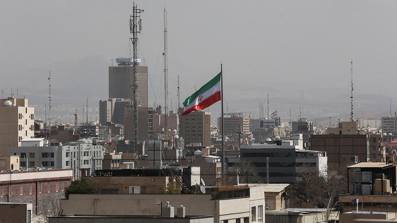 &Iota;&rho;ά&nu;: &Kappa;&alpha;&tau;&alpha;&delta;&iota;&kappa;ά&zeta;&epsilon;&iota; &laquo;&alpha;&beta;ά&sigma;&iota;&mu;&epsilon;&sigmaf;&raquo; &sigma;&upsilon;&lambda;&lambda;ή&psi;&epsilon;&iota;&sigmaf; &sigma;&tau;&alpha; &Epsilon;&mu;&iota;&rho;ά&tau;&alpha;