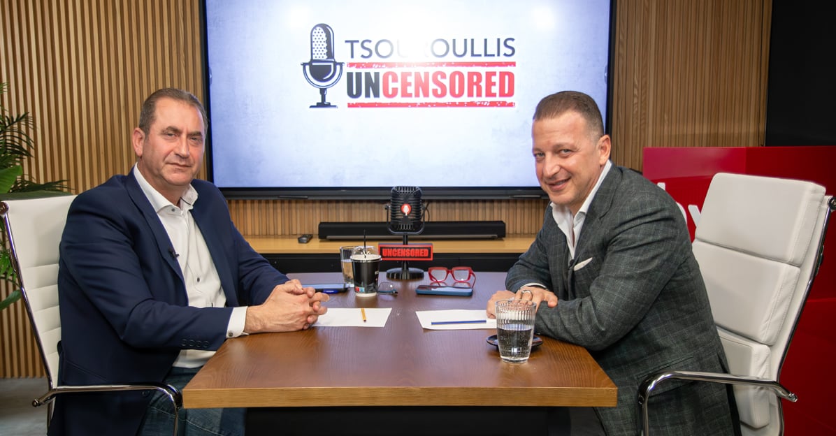 Uncensored: &Omicron; &Chi;&rho;ύ&sigma;&alpha;&nu;&theta;&omicron;&sigmaf; &Tau;&sigma;&omicron;&upsilon;&rho;&omicron;ύ&lambda;&lambda;&eta;&sigmaf; &upsilon;&pi;&omicron;&delta;έ&chi;&epsilon;&tau;&alpha;&iota; &tau;&omicron;&nu; &Gamma;&iota;ώ&rho;&gamma;&omicron; &Lambda;&omicron;&upsilon;&kappa;&alpha;ΐ&delta;&eta; (&Beta;&Iota;&Nu;&Tau;&Epsilon;&Omicron;)