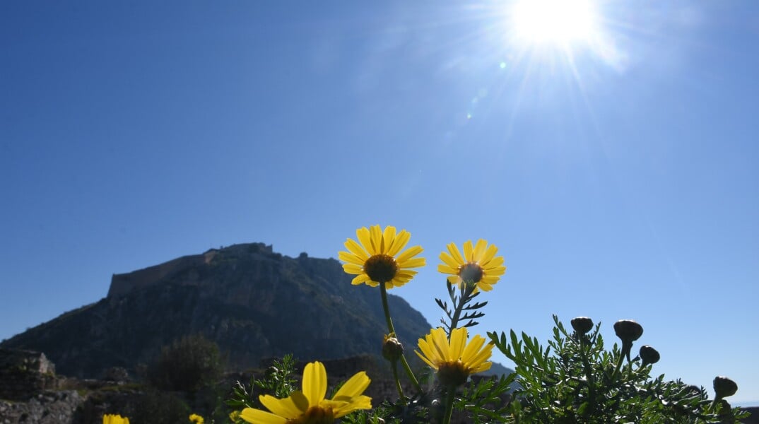 &Alpha;ί&theta;&rho;&iota;&omicron;&sigmaf; &kappa;&alpha;&iota; &sigma;ή&mu;&epsilon;&rho;&alpha; &omicron; &kappa;&alpha;&iota;&rho;ό&sigmaf; &ndash; Έ&rho;&chi;&epsilon;&tau;&alpha;&iota; &sigma;&kappa;ό&nu;&eta; &alpha;&pi;ό &tau;&eta;&nu; &Pi;&alpha;&rho;&alpha;&sigma;&kappa;&epsilon;&upsilon;ή
