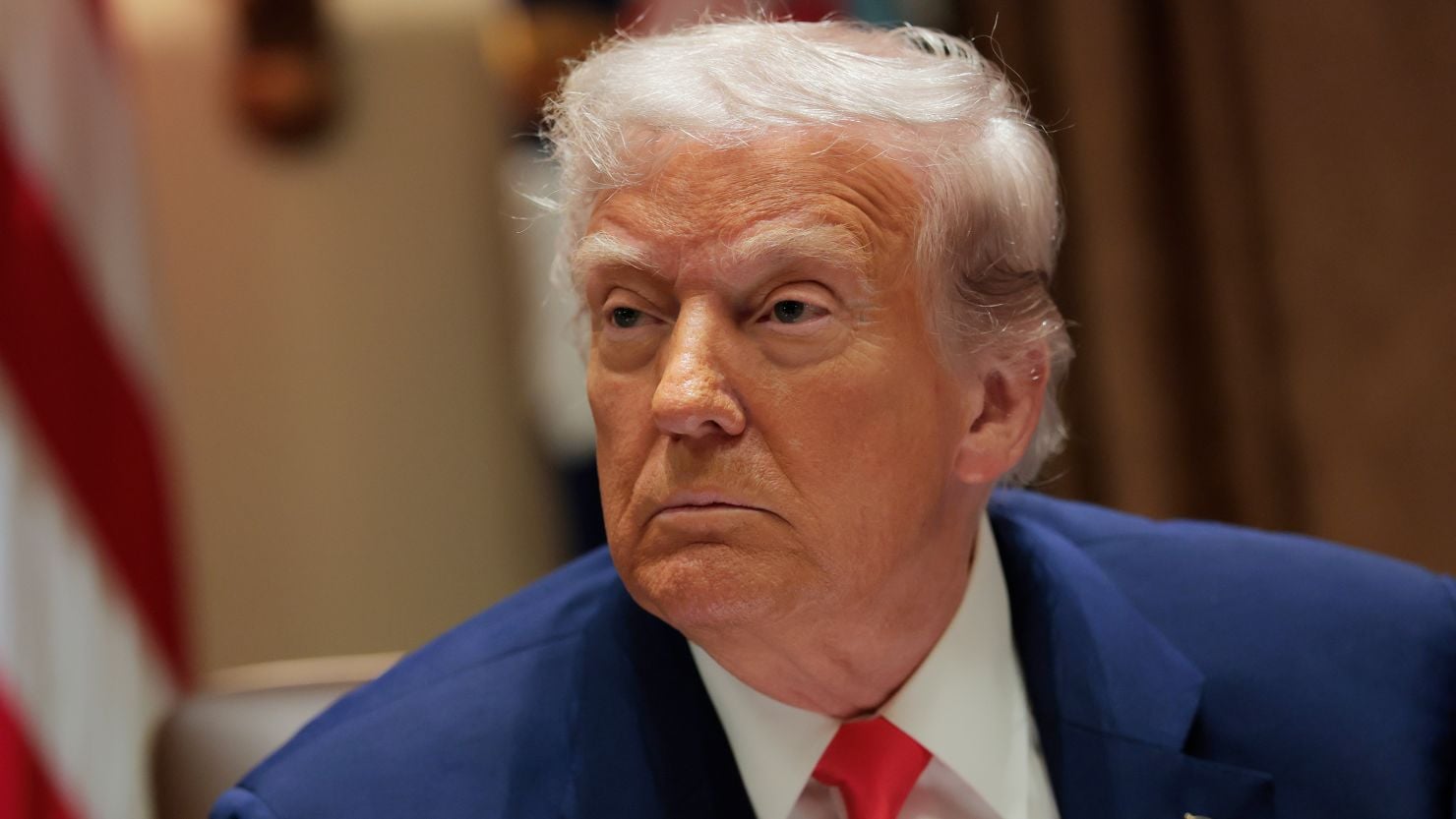 &Tau;&rho;&alpha;&mu;&pi;: &Tau;&omicron; &Iota;&rho;ά&nu; &kappa;&alpha;&tau;&alpha;&rho;&rho;έ&epsilon;&iota; &omicron;&iota;&kappa;&omicron;&nu;&omicron;&mu;&iota;&kappa;ά - &Chi;ά&nu;&omicron;&upsilon;&nu; 500 &epsilon;&kappa;&alpha;&tau;&omicron;&mu;&mu;ύ&rho;&iota;&alpha; &delta;&omicron;&lambda;ά&rho;&iota;&alpha; &kappa;ά&theta;&epsilon; &mu;έ&rho;&alpha;