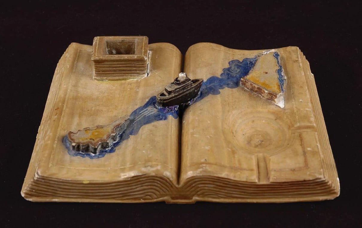 &Alpha;&pi;ό &tau;&alpha; &sigma;&tau;&rho;&alpha;&tau;ό&pi;&epsilon;&delta;&alpha; &Epsilon;&beta;&rho;&alpha;ί&omega;&nu; &tau;&eta;&sigmaf; &Kappa;ύ&pi;&rho;&omicron;&upsilon; &sigma;&tau;&omicron; &Iota;&sigma;&rho;&alpha;ή&lambda;: &Tau;&omicron; &sigma;&upsilon;&mu;&beta;&omicron;&lambda;&iota;&kappa;ό &mu;&epsilon;&lambda;&alpha;&nu;&omicron;&delta;&omicron;&chi;&epsilon;ί&omicron;