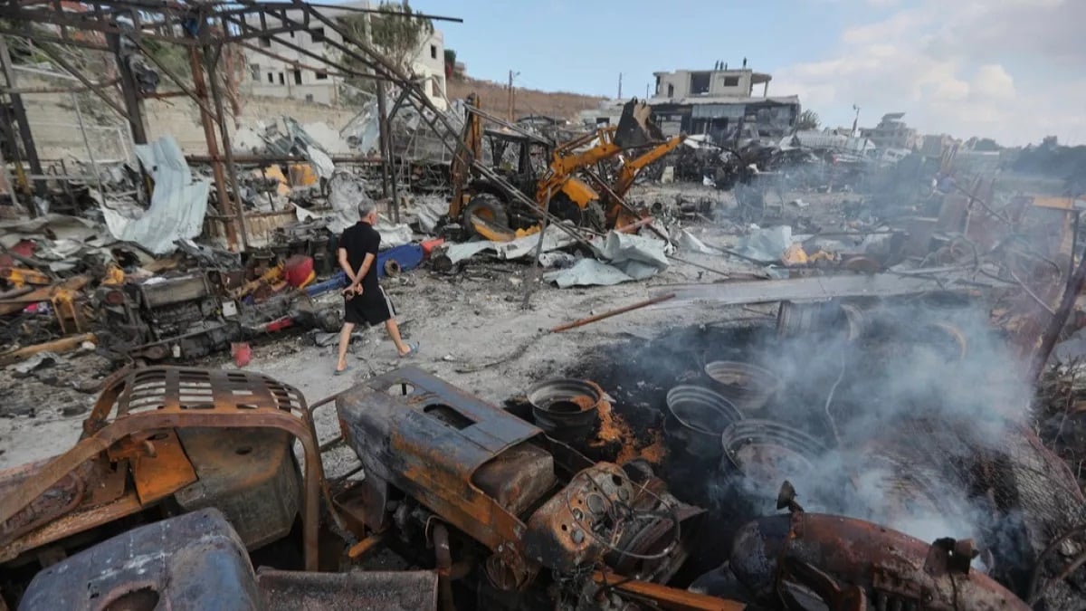 &Tau;&rho;&epsilon;&iota;&sigmaf; &nu;&epsilon;&kappa;&rho;&omicron;ί &sigma;&epsilon; &iota;&sigma;&rho;&alpha;&eta;&lambda;&iota;&nu;έ&sigmaf; &alpha;&epsilon;&rho;&omicron;&pi;&omicron;&rho;&iota;&kappa;έ&sigmaf; &epsilon;&pi;&iota;&delta;&rho;&omicron;&mu;έ&sigmaf; &sigma;&tau;&omicron;&nu; &Lambda;ί&beta;&alpha;&nu;&omicron; &epsilon;&nu; &mu;έ&sigma;&omega; &epsilon;&kappa;&epsilon;&chi;&epsilon;&iota;&rho;ί&alpha;