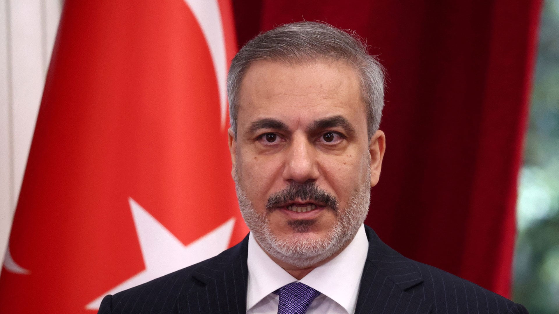 &Delta;&iota;ή&mu;&epsilon;&rho;&epsilon;&sigmaf; &epsilon;&pi;&alpha;&phi;έ&sigmaf; &Phi;&iota;&nu;&tau;ά&nu; &sigma;&tau;&eta; &Beta;&rho;&epsilon;&tau;&alpha;&nu;ί&alpha; &mu;&epsilon; &epsilon;&pi;ί&kappa;&epsilon;&nu;&tau;&rho;&omicron; &sigma;&chi;έ&sigma;&epsilon;&iota;&sigmaf; &kappa;&alpha;&iota; &epsilon;&mu;&pi;ό&rho;&iota;&omicron;