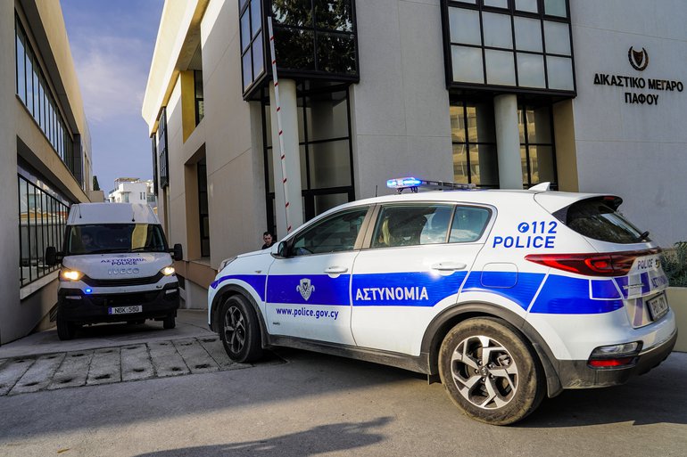 &Pi;ά&phi;&omicron;&sigmaf;: &Pi;&epsilon;&nu;&theta;ή&mu;&epsilon;&rho;&eta; &kappa;&rho;ά&tau;&eta;&sigma;&eta; 27&chi;&rho;&omicron;&nu;&omicron;&upsilon; &gamma;&iota;&alpha; &nu;&alpha;&rho;&kappa;&omega;&tau;&iota;&kappa;ά