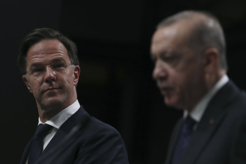 Ο Ρούτε επαινεί την τουρκική αμυντική βιομηχανία – «Μπορούμε να μάθουμε πολλά»