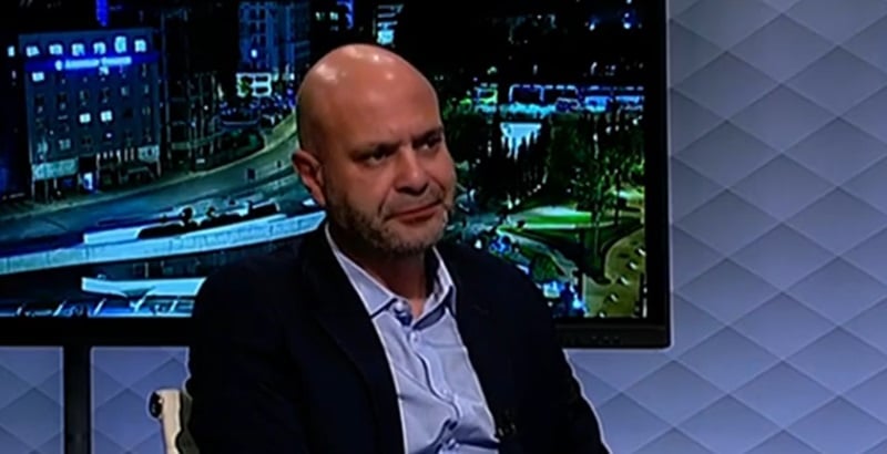 &Chi;&rho;ί&sigma;&tau;&omicron;&upsilon;: &laquo;&Kappa;ά&pi;&omicron;&iota;&omicron;&iota; &kappa;ά&nu;&omicron;&upsilon;&nu; &theta;ό&rho;&upsilon;&beta;&omicron; &gamma;&iota;&alpha; &psi;ή&phi;&omicron;&upsilon;&sigmaf;&raquo; - &Tau;&iota; &lambda;έ&epsilon;&iota; &gamma;&iota;&alpha; &alpha;&nu;&alpha;&rho;&tau;ή&sigma;&epsilon;&iota;&sigmaf; &Nu;&tau;&alpha;ϊά&nu;&alpha;&sigmaf;