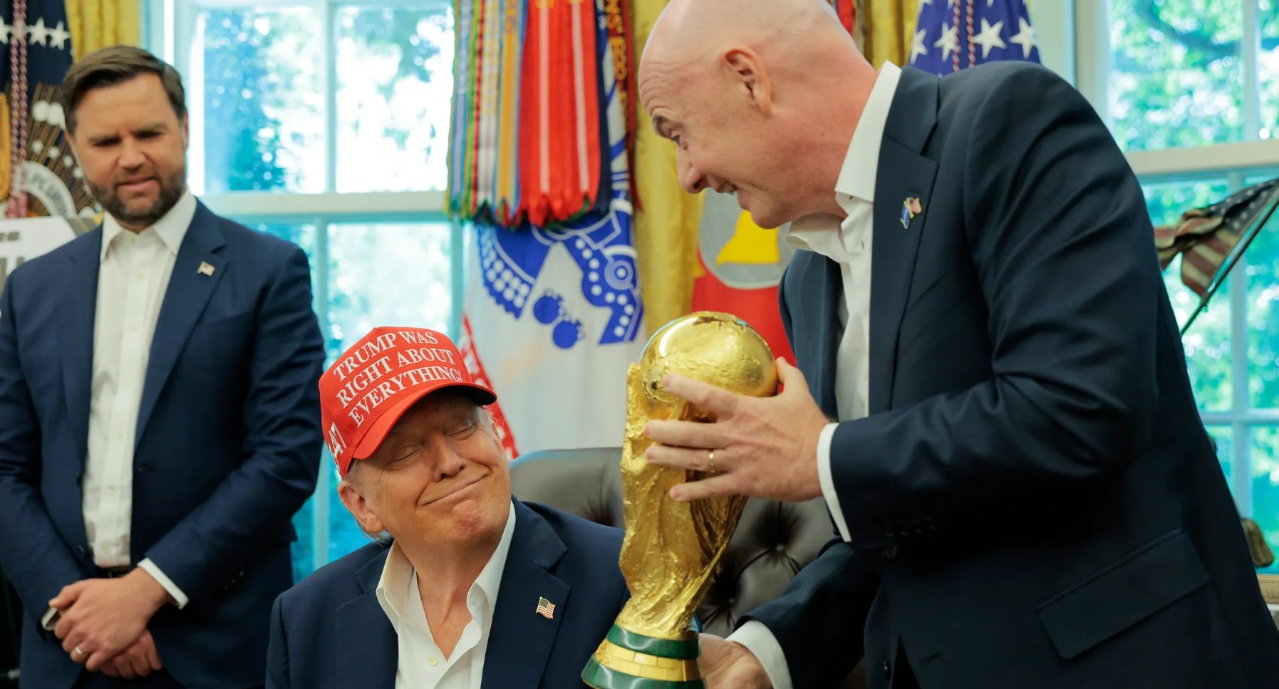 &Pi;&rho;ό&tau;&alpha;&sigma;&eta; &alpha;&pi;&epsilon;&sigma;&tau;&alpha;&lambda;&mu;έ&nu;&omicron;&upsilon; &Tau;&rho;&alpha;&mu;&pi;: &Nu;&alpha; &alpha;&nu;&tau;&iota;&kappa;&alpha;&tau;&alpha;&sigma;&tau;&alpha;&theta;&epsilon;ί &tau;&omicron; &Iota;&rho;ά&nu; &mu;&epsilon; &Iota;&tau;&alpha;&lambda;ί&alpha; &sigma;&tau;&omicron; &Mu;&omicron;&upsilon;&nu;&tau;&iota;ά&lambda;