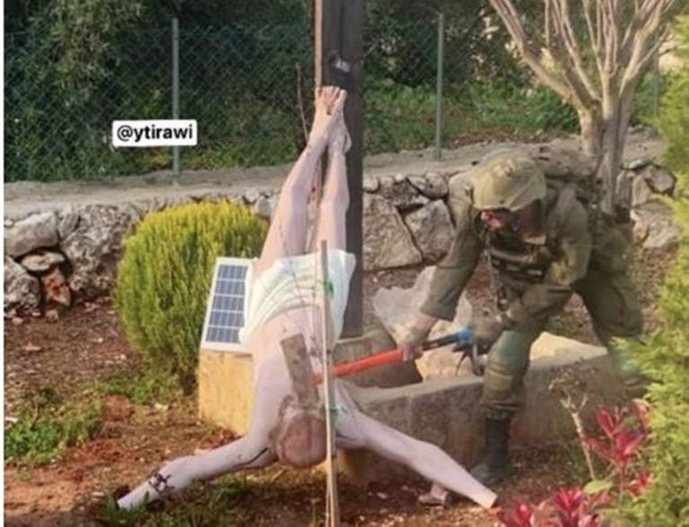 Ιταλοί στρατιώτες παρέδωσαν νέο άγαλμα του Ιησού στο χωριό Ντεμπέλ στον Λίβανο