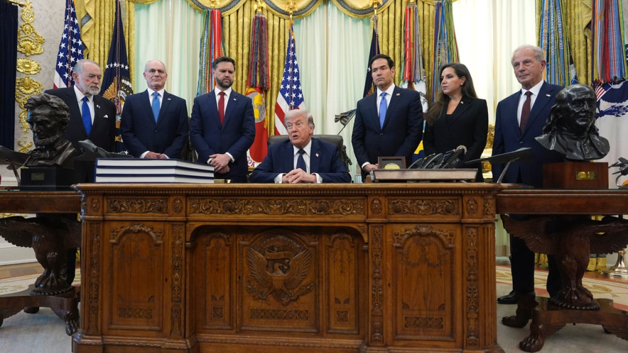 &Tau;&rho;&alpha;&mu;&pi;: &Alpha;&nu;&alpha;&kappa;&omicron;ί&nu;&omega;&sigma;&epsilon; &pi;&alpha;&rho;ά&tau;&alpha;&sigma;&eta; &kappa;&alpha;&tau;ά&pi;&alpha;&upsilon;&sigma;&eta;&sigmaf; &tau;&omicron;&upsilon; &pi;&upsilon;&rho;ό&sigmaf; &sigma;&tau;&omicron;&nu; &Lambda;ί&beta;&alpha;&nu;&omicron; &gamma;&iota;&alpha; 3 &epsilon;&beta;&delta;&omicron;&mu;ά&delta;&epsilon;&sigmaf;