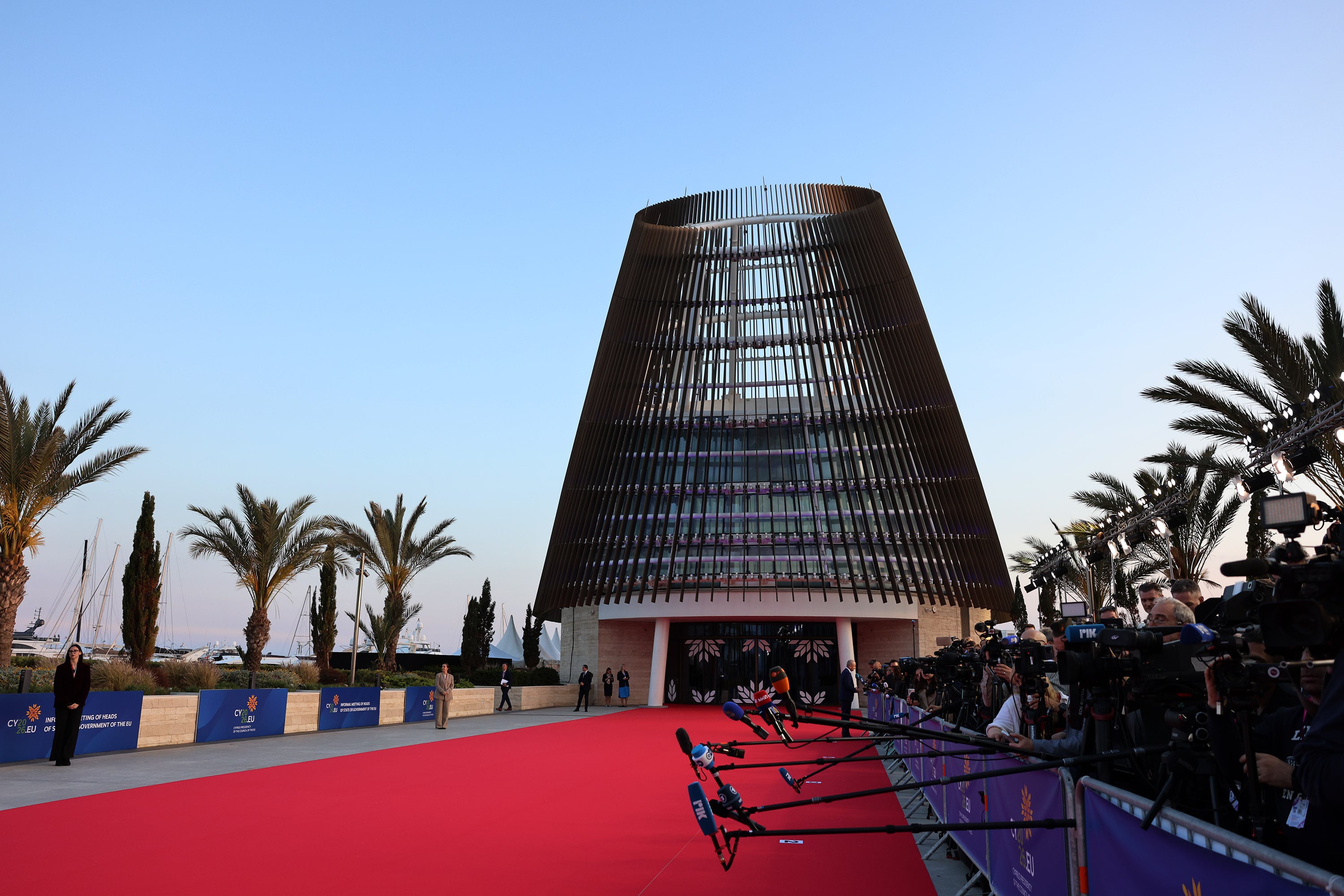 LIVE: 2&eta; &eta;&mu;έ&rho;&alpha; &tau;&omicron;&upsilon; &Epsilon;&upsilon;&rho;&omega;&pi;&alpha;ϊ&kappa;&omicron;ύ &Sigma;&upsilon;&mu;&beta;&omicron;&upsilon;&lambda;ί&omicron;&upsilon; &mu;&epsilon; &delta;&iota;&alpha;&beta;&omicron;&upsilon;&lambda;&epsilon;ύ&sigma;&epsilon;&iota;&sigmaf; &gamma;&iota;&alpha; &tau;&omicron; &nu;έ&omicron; &Pi;&Delta;&Pi;