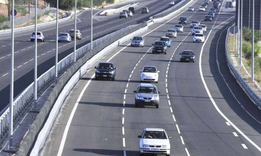 Οδηγοί προσοχή: Τροχαίο στον αυτοκινητόδρομο - Κλειστή η δεξιά λωρίδα