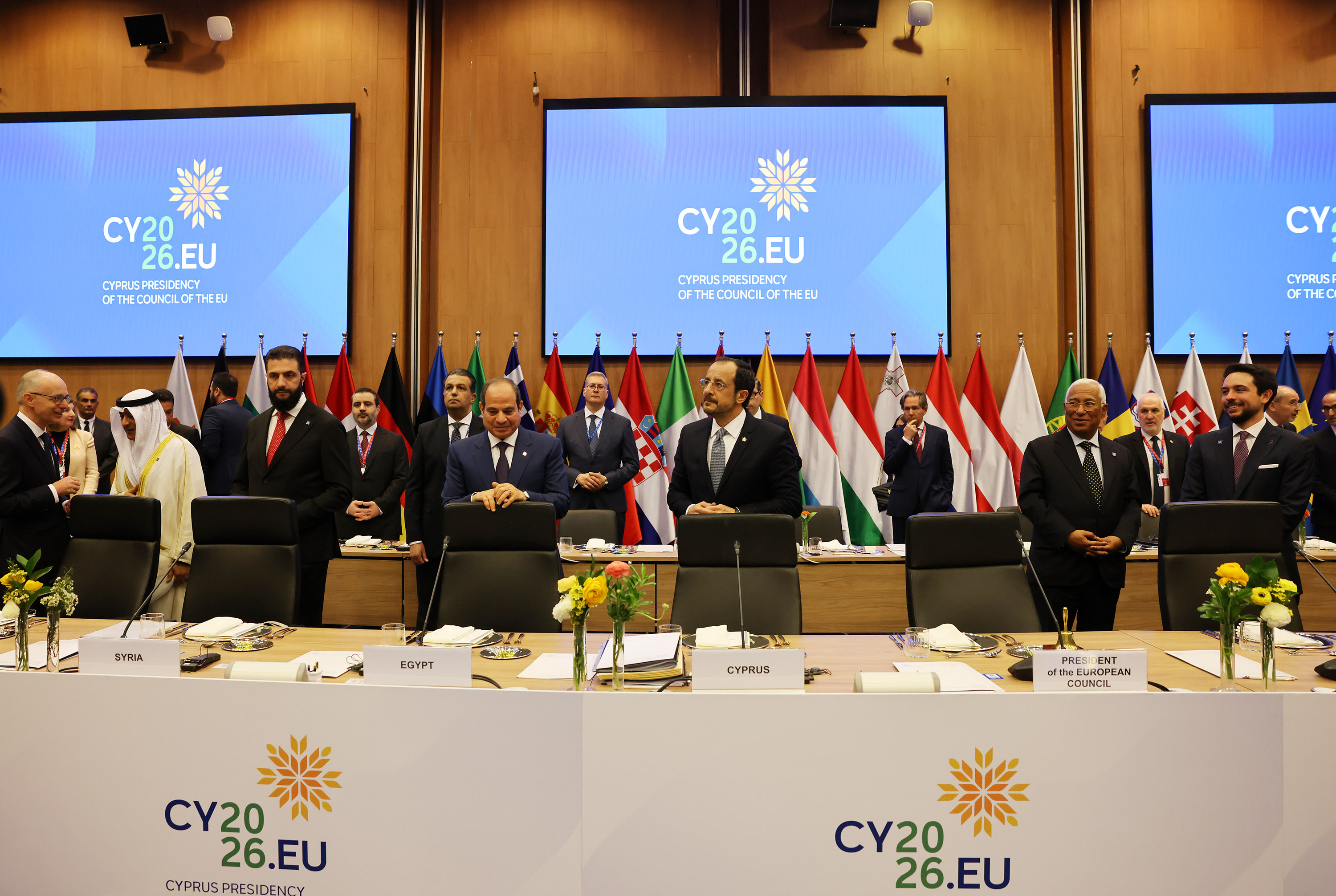 &Sigma;&tau;&eta;&nu; Ά&tau;&upsilon;&pi;&eta; &Sigma;ύ&nu;&omicron;&delta;&omicron; &eta; &Mu;έ&sigma;&eta; &Alpha;&nu;&alpha;&tau;&omicron;&lambda;ή - &Epsilon;&pi;&iota;&delta;&iota;ώ&kappa;&omicron;&nu;&tau;&alpha;&iota; &tau;&rho;ό&pi;&omicron;&iota; &sigma;&upsilon;&nu;&epsilon;&rho;&gamma;&alpha;&sigma;ί&alpha;&sigmaf; &mu;&epsilon; &tau;&eta;&nu; &Epsilon;&Epsilon;