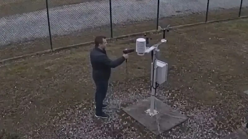 Στοιχηματική απάτη με πιστολάκι μαλλιών – «Πείραζαν» τα θερμόμετρα (BINTEO)