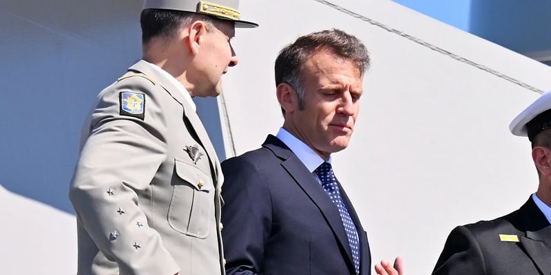 Συνομιλία Μακρόν με κυβερνήτη φρεγάτας «Κίμων»-Ερώτηση για παραμονή στην Κύπρο