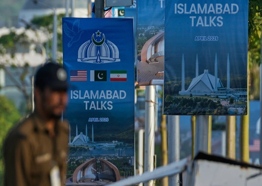 Στον «αέρα» οι επαφές Ιράν-ΗΠΑ: Αποχώρησε ο Αραγτσί από το Πακιστάν