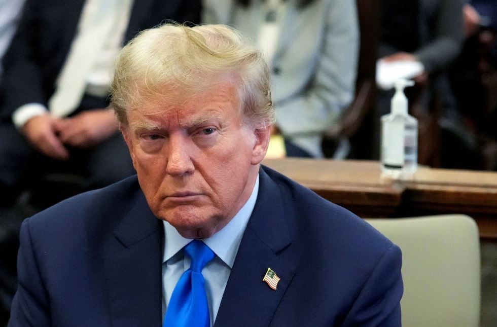 BINTEO: Ένοπλος επιχείρησε να μπει σε δεξίωση στην οποία παρευρισκόταν ο Τραμπ