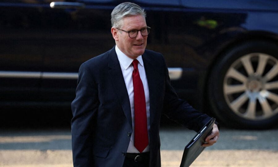 Στάρμερ: «Σοκαρισμένος» καταδικάζει τους πυροβολισμούς στο Λευκό Οίκο