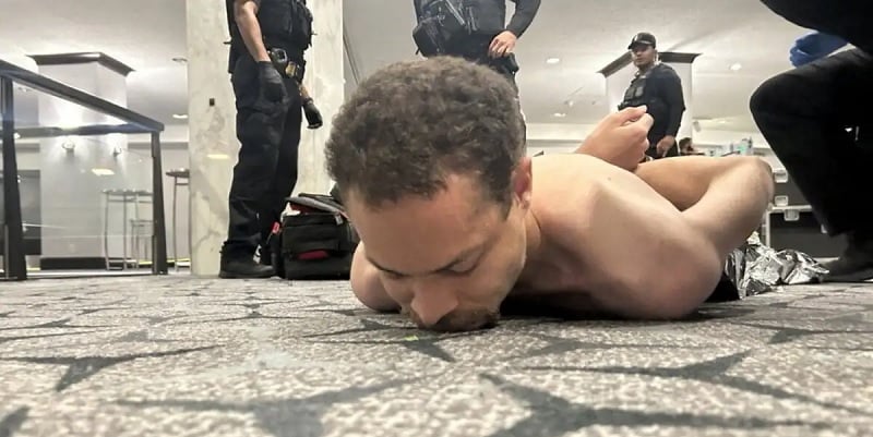 &Epsilon;&pi;ί&theta;&epsilon;&sigma;&eta; &sigma;&tau;&omicron;&nu; &Lambda;&epsilon;&upsilon;&kappa;ό &Omicron;ί&kappa;&omicron;: &laquo;O ύ&pi;&omicron;&pi;&tau;&omicron;&sigmaf; &phi;&alpha;ί&nu;&epsilon;&tau;&alpha;&iota; &nu;&alpha; &sigma;&tau;ό&chi;&epsilon;&upsilon;&epsilon; &mu;έ&lambda;&eta; &tau;&eta;&sigmaf; &kappa;&upsilon;&beta;έ&rho;&nu;&eta;&sigma;&eta;&sigmaf;&raquo;