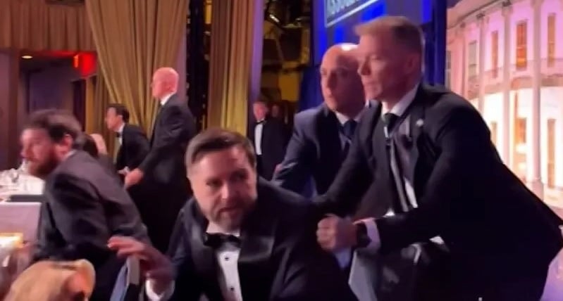 Νέο βίντεο από την επίθεση στον Λευκό Οίκο - Γιατί φυγάδευσαν πρώτα τον Βανς