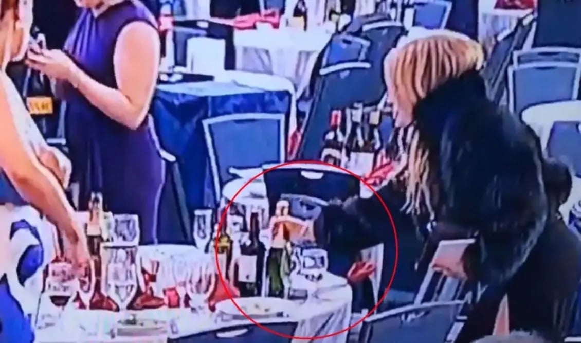 &Tau;&alpha; &pi;&alpha;&rho;&alpha;&lambda;&epsilon;&iota;&pi;ό&mu;&epsilon;&nu;&alpha; &tau;&eta;&sigmaf; &epsilon;&pi;ί&theta;&epsilon;&sigma;&eta;&sigmaf;: &Omicron;&iota; selfies, &omicron;&iota; &sigma;&alpha;&mu;&pi;ά&nu;&iota;&epsilon;&sigmaf; &kappa;&alpha;&iota; &omicron; &tau;ύ&pi;&omicron;&sigmaf; &pi;&omicron;&upsilon; έ&tau;&rho;&omega;&gamma;&epsilon;