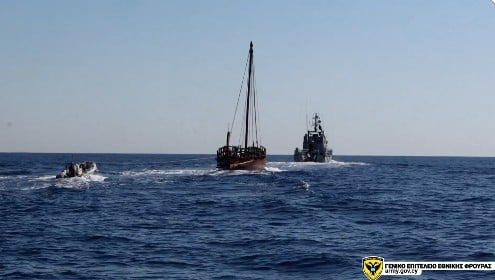 Η Ε.Φ ρυμούλκησε το ιστορικό ΚΕΡΥΝΕΙΑ ΙΙ σε συμβολική αποστολή (ΒΙΝΤΕΟ)