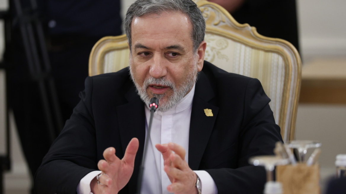 Ιράν: Ο ΥΠΕΞ Αραγτσί κατηγορεί ΗΠΑ για αποτυχία πρώτων συνομιλιών στο Πακιστάν