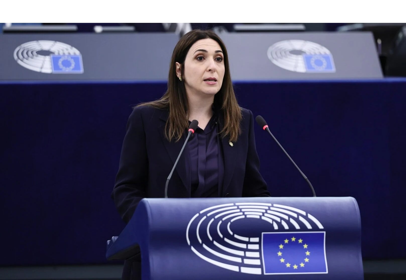 &Sigma;&tau;&omicron; &Sigma;&tau;&rho;&alpha;&sigma;&beta;&omicron;ύ&rho;&gamma;&omicron; &eta; &Rho;&alpha;&omicron;&upsilon;&nu;ά - &Sigma;&tau;&omicron; &epsilon;&pi;ί&kappa;&epsilon;&nu;&tau;&rho;&omicron; &tau;&alpha; &Epsilon;&upsilon;&rho;&omega;&pi;&alpha;ϊ&kappa;ά &Theta;έ&mu;&alpha;&tau;&alpha;