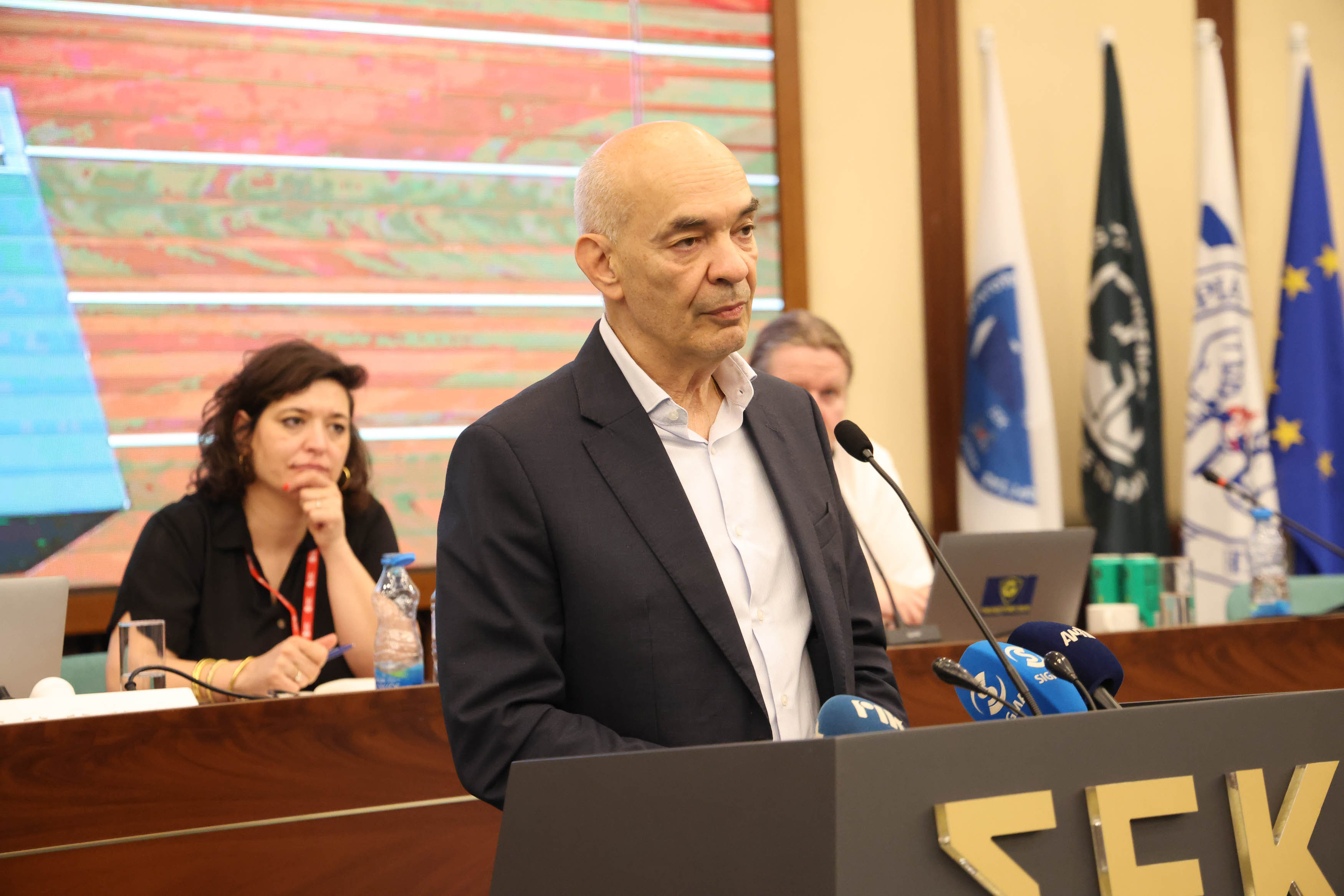 &Alpha;. &Beta;&alpha;&phi;&epsilon;ά&delta;&eta;&sigmaf;: &Eta; &Kappa;ύ&pi;&rho;&omicron;&sigmaf; &alpha;&xi;&iota;ό&pi;&iota;&sigma;&tau;&omicron;&sigmaf; &mu;&epsilon;&tau;&alpha;&phi;&omicron;&rho;&iota;&kappa;ό&sigmaf; &kappa;ό&mu;&beta;&omicron;&sigmaf; &sigma;&tau;&eta;&nu; &pi;&epsilon;&rho;&iota;&omicron;&chi;ή