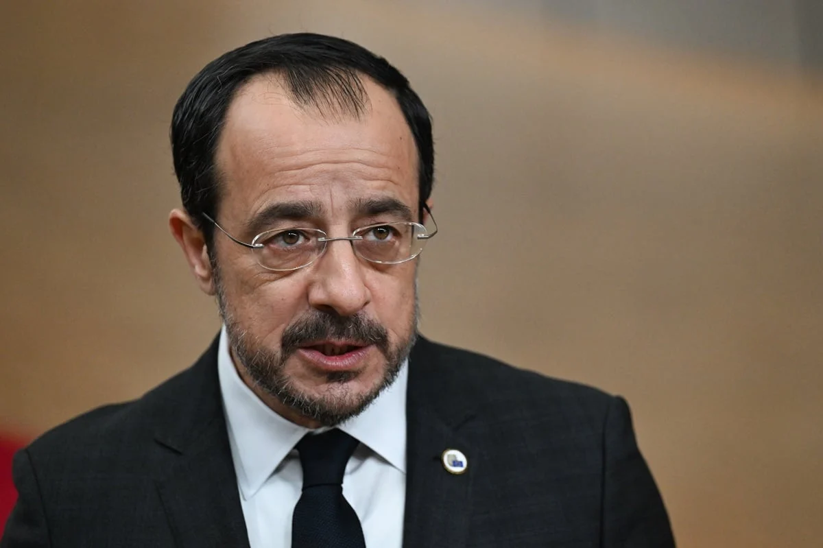 &Chi;&rho;&iota;&sigma;&tau;&omicron;&delta;&omicron;&upsilon;&lambda;ί&delta;&eta;&sigmaf; &gamma;&iota;&alpha; &sigma;&upsilon;&mu;&mu;&alpha;&chi;ί&epsilon;&sigmaf; &mu;&epsilon; &kappa;&rho;ά&tau;&eta; &tau;&eta;&sigmaf; &pi;&epsilon;&rho;&iota;&omicron;&chi;ή&sigmaf;: &laquo;&Theta;&alpha; &sigma;&upsilon;&nu;&epsilon;&chi;ί&sigma;&omega; &nu;&alpha; &upsilon;&pi;&omicron;&gamma;&rho;ά&phi;&omega;&raquo;