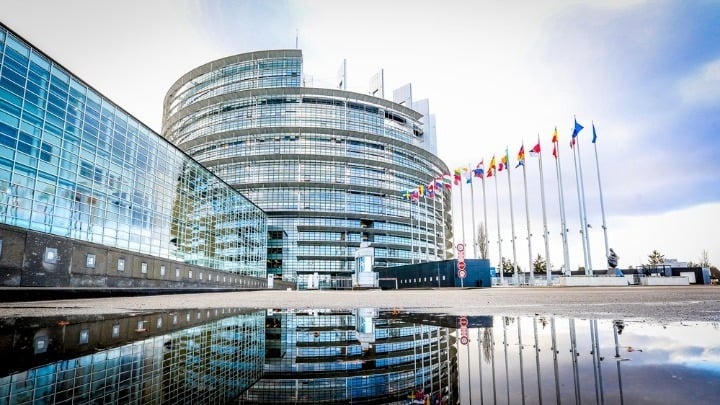 &Epsilon;&Kappa;: &Alpha;&nu;&alpha;&gamma;&nu;ώ&rho;&iota;&sigma;&eta; &sigma;&tau;έ&rho;&eta;&sigma;&eta;&sigmaf; &pi;&epsilon;&rho;&iota;&omicron;&upsilon;&sigma;ί&alpha;&sigmaf; &Kappa;ύ&pi;&rho;&iota;&omega;&nu; &pi;&rho;&omicron;&sigma;&phi;ύ&gamma;&omega;&nu;