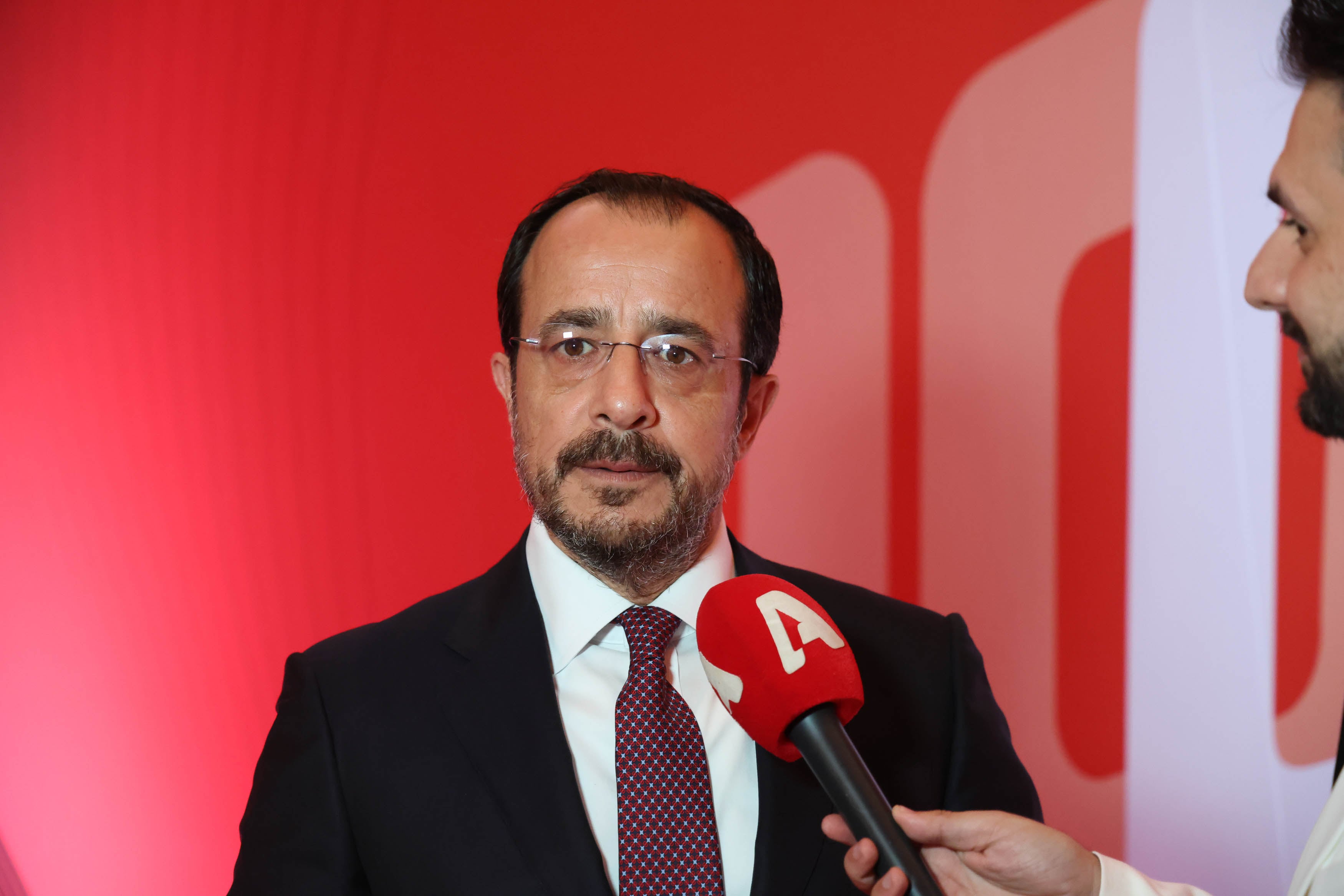 &Pi;&tau;&Delta;: &Eta; &Kappa;&upsilon;&beta;έ&rho;&nu;&eta;&sigma;&eta; &alpha;&nu;&tau;&iota;&kappa;&rho;ί&zeta;&epsilon;&iota; &tau;&alpha; &mu;έ&sigma;&alpha; &epsilon;&nu;&eta;&mu;έ&rho;&omega;&sigma;&eta;&sigmaf; &mu;&epsilon; &sigma;&epsilon;&beta;&alpha;&sigma;&mu;ό &kappa;&alpha;&iota; &epsilon;&iota;&lambda;&iota;&kappa;&rho;ί&nu;&epsilon;&iota;&alpha;