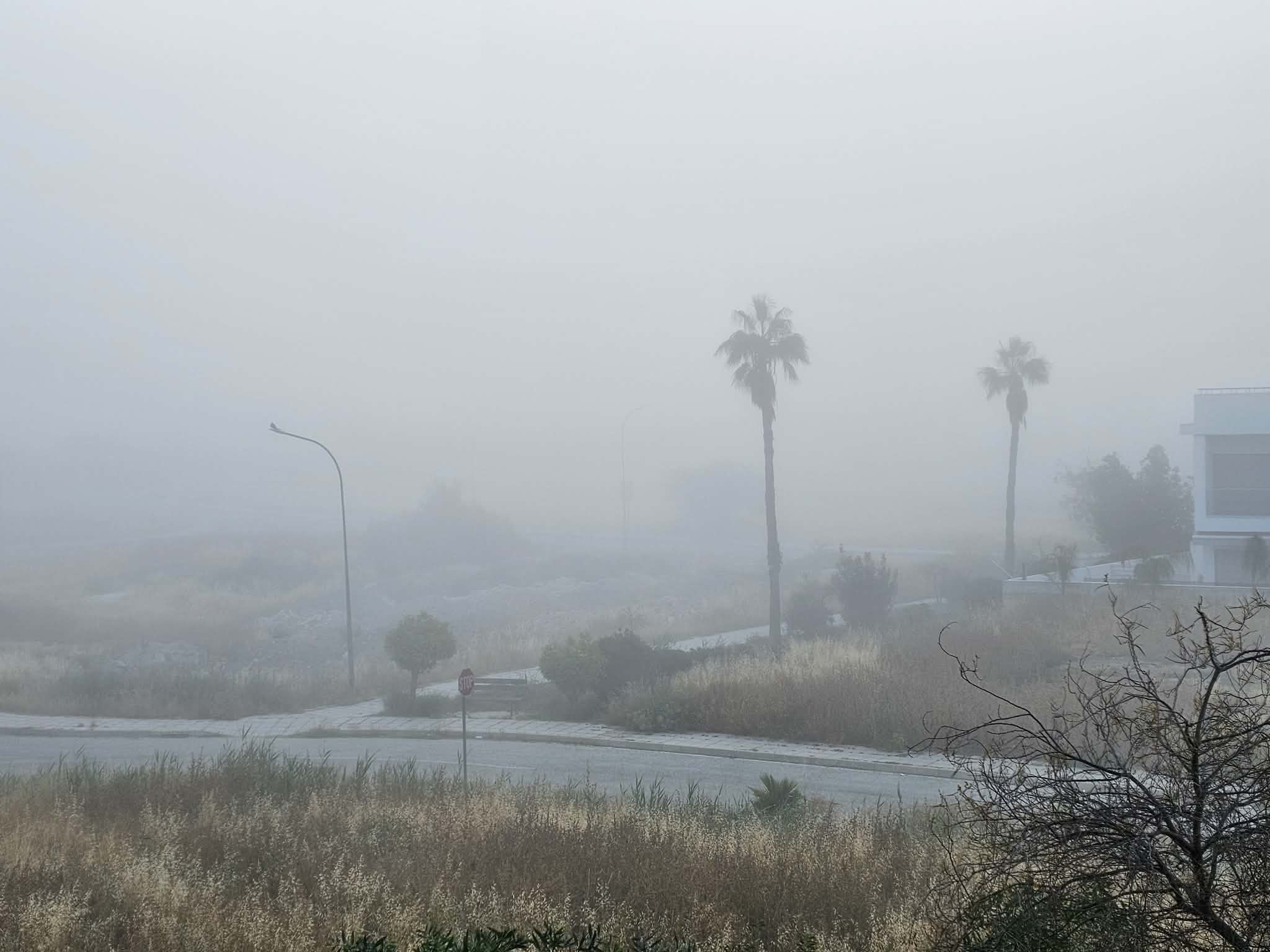 Πέπλο ομίχλης «σκέπασε» τη Λευκωσία - Δείτε φωτογραφίες
