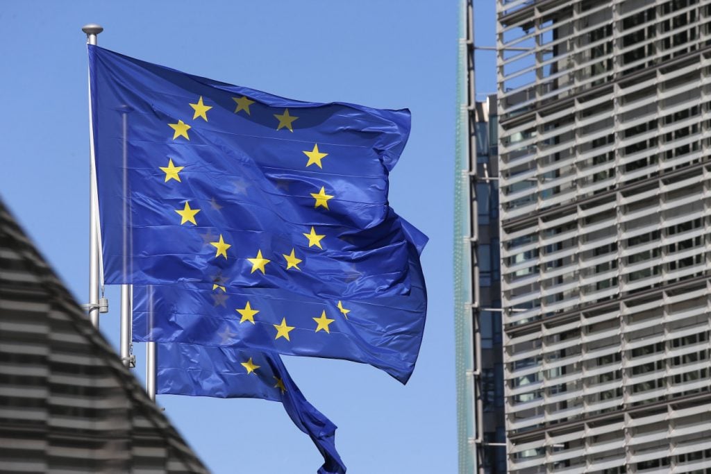 &Epsilon;&Epsilon;: &Sigma;&eta;&mu;&alpha;&nu;&tau;&iota;&kappa;ή &sigma;&upsilon;&mu;&phi;&omega;&nu;ί&alpha; &gamma;&iota;&alpha; &sigma;&upsilon;&nu;&tau;&omicron;&nu;&iota;&sigma;&mu;ό &kappa;&omicron;&iota;&nu;&omega;&nu;&iota;&kappa;ή&sigmaf; &alpha;&sigma;&phi;ά&lambda;&iota;&sigma;&eta;&sigmaf;