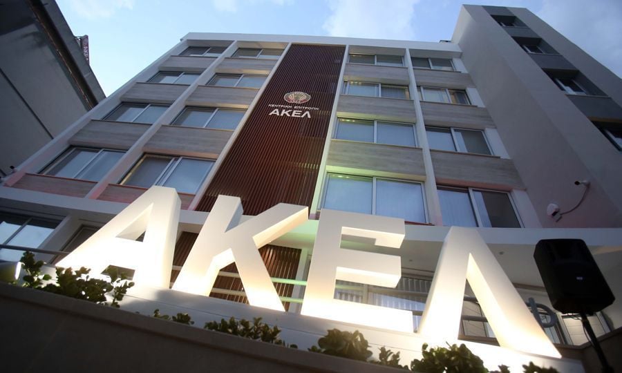&Alpha;&pi;ά&nu;&tau;&eta;&sigma;&eta; &Alpha;&Kappa;&Epsilon;&Lambda; &sigma;&epsilon; &Lambda;&epsilon;&tau;&upsilon;&mu;&pi;&iota;ώ&tau;&eta;: &laquo;&Pi;&alpha;ί&zeta;&epsilon;&iota; &tau;&eta;&nu; ί&delta;&iota;&alpha; &kappa;&alpha;&sigma;έ&tau;&alpha;&raquo;