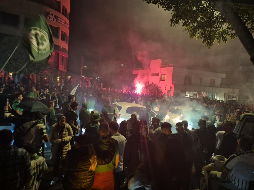 &laquo;&Phi;&lambda;έ&gamma;&epsilon;&tau;&alpha;&iota;&raquo; &eta; &Lambda;&epsilon;&upsilon;&kappa;&omega;&sigma;ί&alpha; &ndash; &Sigma;&tau;&eta;&nu; &Pi;&alpha;&pi;&alpha;&nu;&iota;&kappa;&omicron;&lambda;ή &chi;&iota;&lambda;&iota;ά&delta;&epsilon;&sigmaf; &Omicron;&mu;&omicron;&nu;&omicron;&iota;ά&tau;&epsilon;&sigmaf; (&Beta;&Iota;&Nu;&Tau;&Epsilon;&Omicron;)