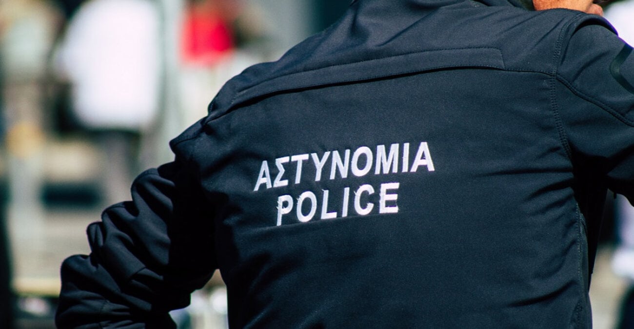 &Sigma;&epsilon; ά&mu;&epsilon;&sigma;&eta; &delta;&iota;&alpha;&theta;&epsilon;&sigma;&iota;&mu;ό&tau;&eta;&tau;&alpha; &omicron; &alpha;&sigma;&tau;&upsilon;&nu;&omicron;&mu;&iota;&kappa;ό&sigmaf; &pi;&omicron;&upsilon; &phi;έ&rho;&epsilon;&tau;&alpha;&iota; &nu;&alpha; &alpha;&pi;&epsilon;ί&lambda;&eta;&sigma;&epsilon; &tau;&eta; &sigma;ύ&zeta;&upsilon;&gamma;ό &tau;&omicron;&upsilon;