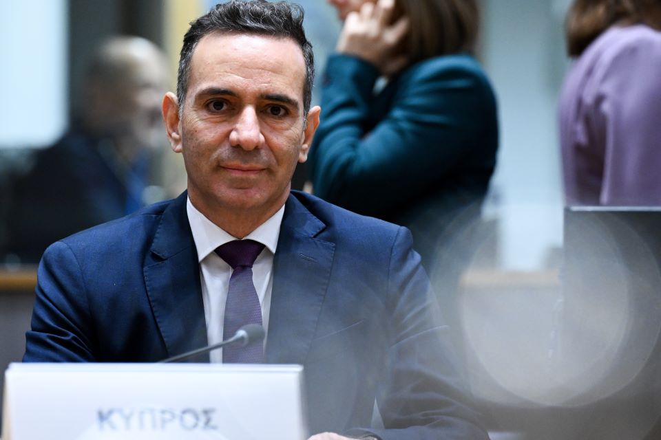 &Sigma;&tau;&iota;&sigmaf; &Eta;&Pi;&Alpha; &omicron; &Upsilon;&phi;. Έ&rho;&epsilon;&upsilon;&nu;&alpha;&sigmaf; &gamma;&iota;&alpha; &epsilon;&pi;ί&sigma;&kappa;&epsilon;&psi;&eta; &epsilon;&rho;&gamma;&alpha;&sigma;ί&alpha;&sigmaf;