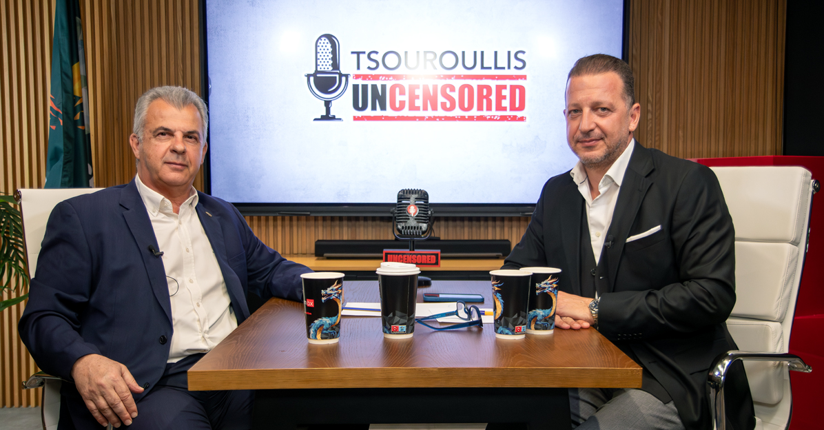 Uncensored: &Omicron; &Chi;&rho;ύ&sigma;&alpha;&nu;&theta;&omicron;&sigmaf; &Tau;&sigma;&omicron;&upsilon;&rho;&omicron;ύ&lambda;&lambda;&eta;&sigmaf; &upsilon;&pi;&omicron;&delta;έ&chi;&epsilon;&tau;&alpha;&iota; &tau;&omicron;&nu; &Upsilon;&pi;&omicron;&upsilon;&rho;&gamma;ό &Delta;&iota;&kappa;&alpha;&iota;&omicron;&sigma;ύ&nu;&eta;&sigmaf; (VID)