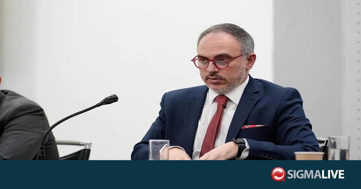&Pi;&alpha;&rho;έ&mu;&beta;&alpha;&sigma;&eta; &Pi;&rho;&omicron;ύ&nu;&tau;&zeta;&omicron;&upsilon;: &Sigma;&tau;&omicron; &epsilon;&pi;ί&kappa;&epsilon;&nu;&tau;&rho;&omicron; &tau;&omega;&nu; &pi;&omicron;&lambda;&iota;&tau;&iota;&kappa;ώ&nu; &mu;&alpha;&sigmaf; &eta; &pi;&rho;&omicron;&sigma;&iota;&tau;ή &sigma;&tau;έ&gamma;&eta;