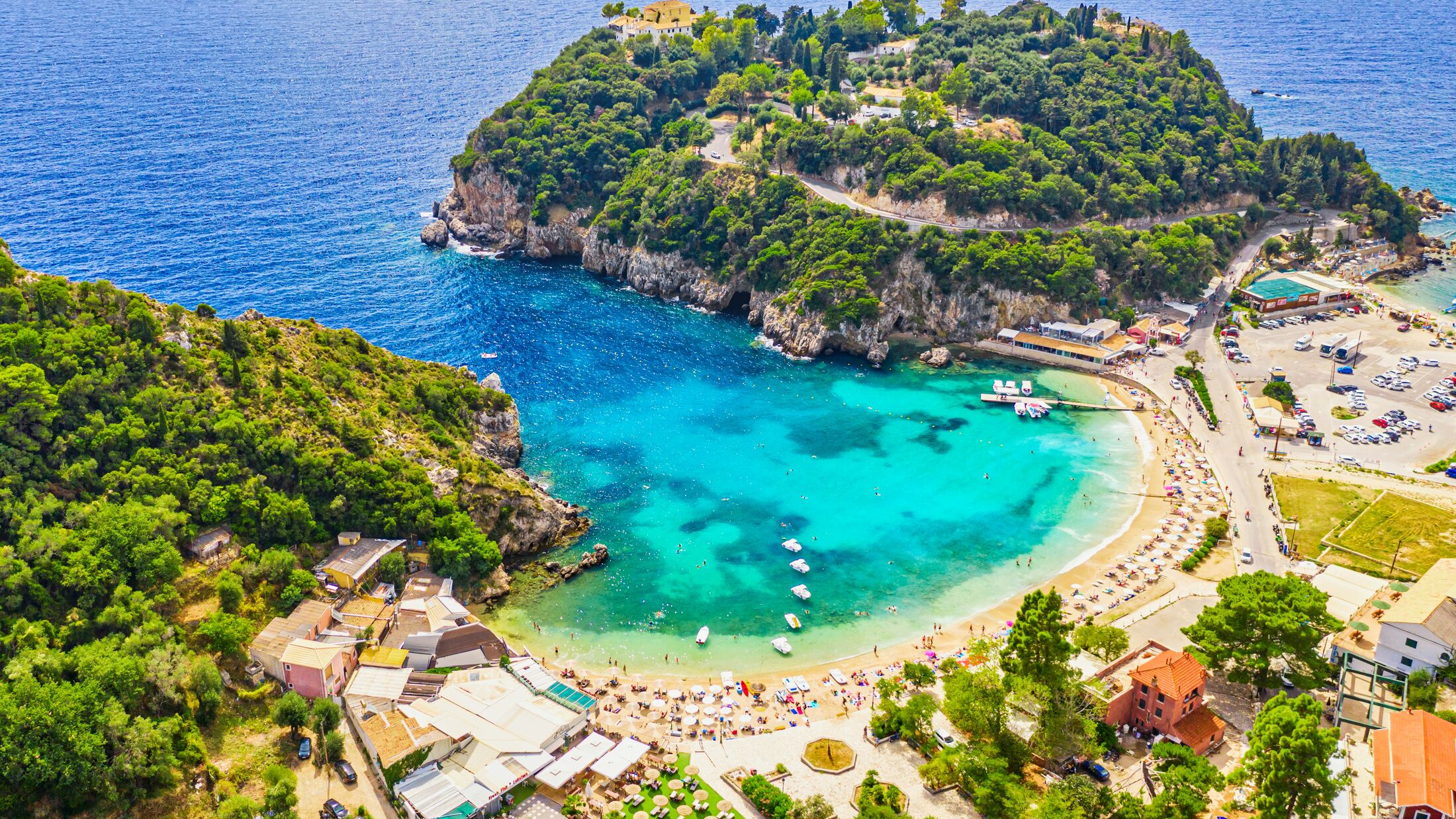 Οι hot προορισμοί του καλοκαιριού κι αυτοί που «υποφέρουν» από υπερτουρισμό