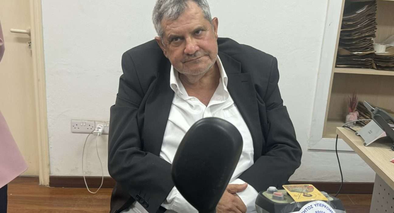 &Omicron; &alpha;&nu;&epsilon;&xi;ά&rho;&tau;&eta;&tau;&omicron;&sigmaf; &upsilon;&pi;&omicron;&psi;ή&phi;&iota;&omicron;&sigmaf; &Alpha;&nu;&delta;&rho;έ&alpha;&sigmaf; &Epsilon;&upsilon;&sigma;&tau;&rho;&alpha;&tau;ί&omicron;&upsilon; &kappa;&alpha;&tau;&epsilon;&beta;&alpha;ί&nu;&epsilon;&iota; &gamma;&iota;&alpha; 35&eta; &phi;&omicron;&rho;ά &sigma;&epsilon; &epsilon;&kappa;&lambda;&omicron;&gamma;έ&sigmaf;