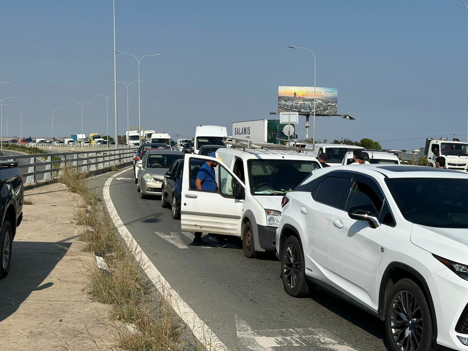 «Επ' αόριστον» στη Ριζοελιά οι κτηνοτρόφοι: «Καμιά κομματική καθοδήγηση»