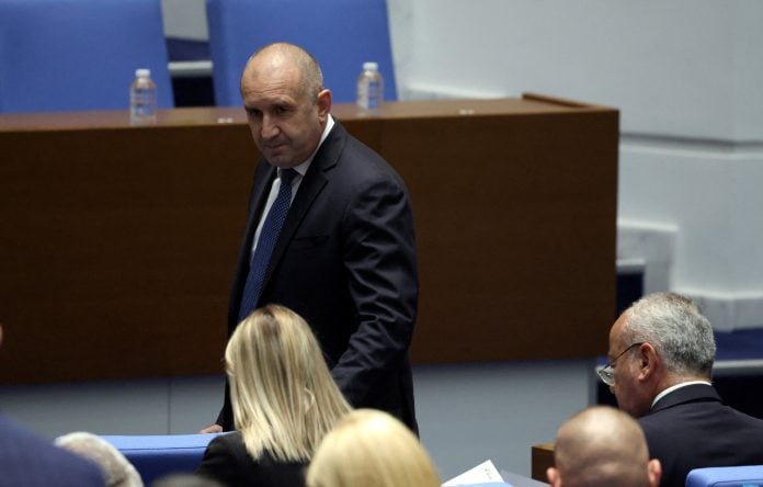 &Beta;&omicron;&upsilon;&lambda;&gamma;&alpha;&rho;ί&alpha;: &Omicron; &nu;&iota;&kappa;&eta;&tau;ή&sigmaf; &tau;&omega;&nu; &epsilon;&kappa;&lambda;&omicron;&gamma;ώ&nu; &Rho;ά&nu;&tau;&epsilon;&phi; έ&lambda;&alpha;&beta;&epsilon; &epsilon;&nu;&tau;&omicron;&lambda;ή &sigma;&chi;&eta;&mu;&alpha;&tau;&iota;&sigma;&mu;&omicron;ύ &kappa;&upsilon;&beta;έ&rho;&nu;&eta;&sigma;&eta;&sigmaf;
