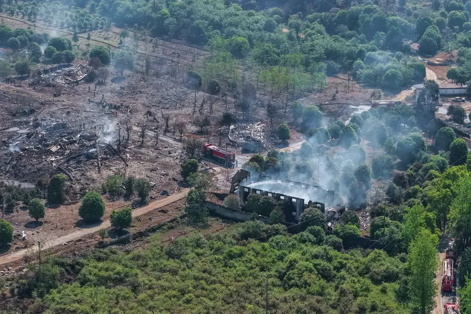 Έ&kappa;&rho;&eta;&xi;&eta; &sigma;&epsilon; &epsilon;&rho;&gamma;&omicron;&sigma;&tau;ά&sigma;&iota;&omicron; &pi;&upsilon;&rho;&omicron;&tau;&epsilon;&chi;&nu;&eta;&mu;ά&tau;&omega;&nu; &sigma;&tau;&eta; &Kappa;ί&nu;&alpha;: &Sigma;&tau;&omicron;&upsilon;&sigmaf; 37 &nu;&epsilon;&kappa;&rho;&omicron;ύ&sigmaf; &omicron; &alpha;&pi;&omicron;&lambda;&omicron;&gamma;&iota;&sigma;&mu;ό&sigmaf;