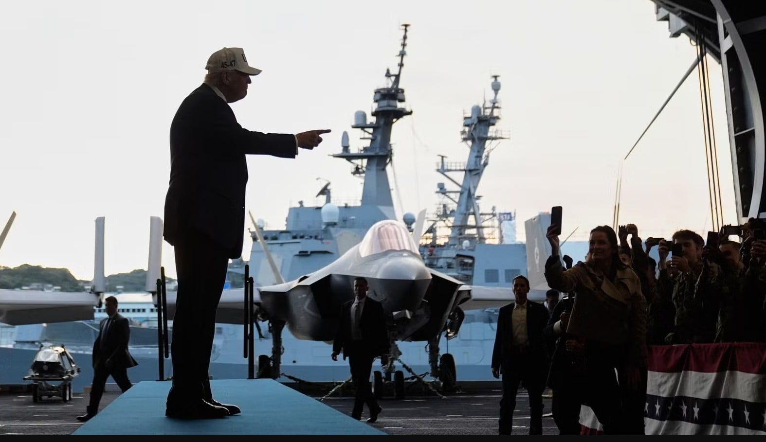 Peace Through Strength: &Tau;&omicron; &nu;έ&omicron; &delta;ό&gamma;&mu;&alpha; &alpha;&sigma;&phi;&alpha;&lambda;&epsilon;ί&alpha;&sigmaf; &Tau;&rho;&alpha;&mu;&pi; &kappa;&alpha;&tau;ά &tau;&eta;&sigmaf; &tau;&rho;&omicron;&mu;&omicron;&kappa;&rho;&alpha;&tau;ί&alpha;&sigmaf;