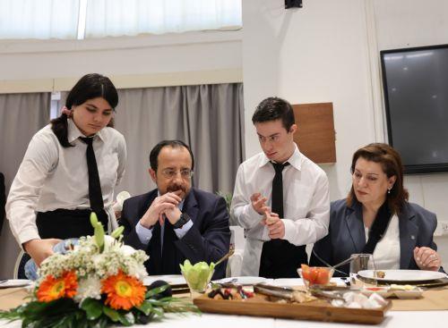 &Pi;&tau;&Delta;: &Tau;&omicron; &mu;έ&lambda;&lambda;&omicron;&nu; &tau;&eta;&sigmaf; &chi;ώ&rho;&alpha;&sigmaf; &sigma;&tau;&eta;&rho;ί&zeta;&epsilon;&tau;&alpha;&iota; &sigma;&tau;&eta;&nu; &tau;&epsilon;&chi;&nu;&iota;&kappa;ή &epsilon;&kappa;&pi;&alpha;ί&delta;&epsilon;&upsilon;&sigma;&eta;