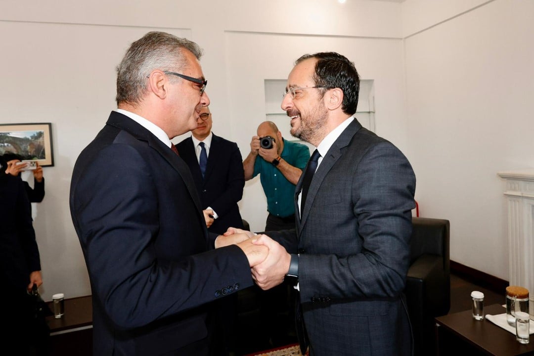 Σε εξέλιξη η συνάντηση του ΠτΔ με Έρχιουρμαν στη νεκρή ζώνη