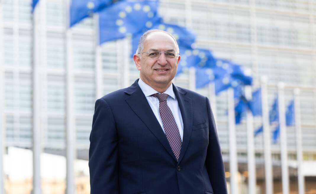 &Kappa;&alpha;&delta;ή&sigmaf;: &Eta; &Epsilon;&Epsilon; &alpha;&pi;&omicron;&tau;&epsilon;&lambda;&epsilon;ί &chi;ώ&rho;&omicron; &delta;&eta;&mu;&omicron;&kappa;&rho;&alpha;&tau;ί&alpha;&sigmaf;, &epsilon;&lambda;&epsilon;&upsilon;&theta;&epsilon;&rho;ί&alpha;&sigmaf; &kappa;&alpha;&iota; &kappa;&omicron;&iota;&nu;&omega;&nu;&iota;&kappa;ή&sigmaf; &sigma;&upsilon;&nu;&omicron;&chi;ή&sigmaf;